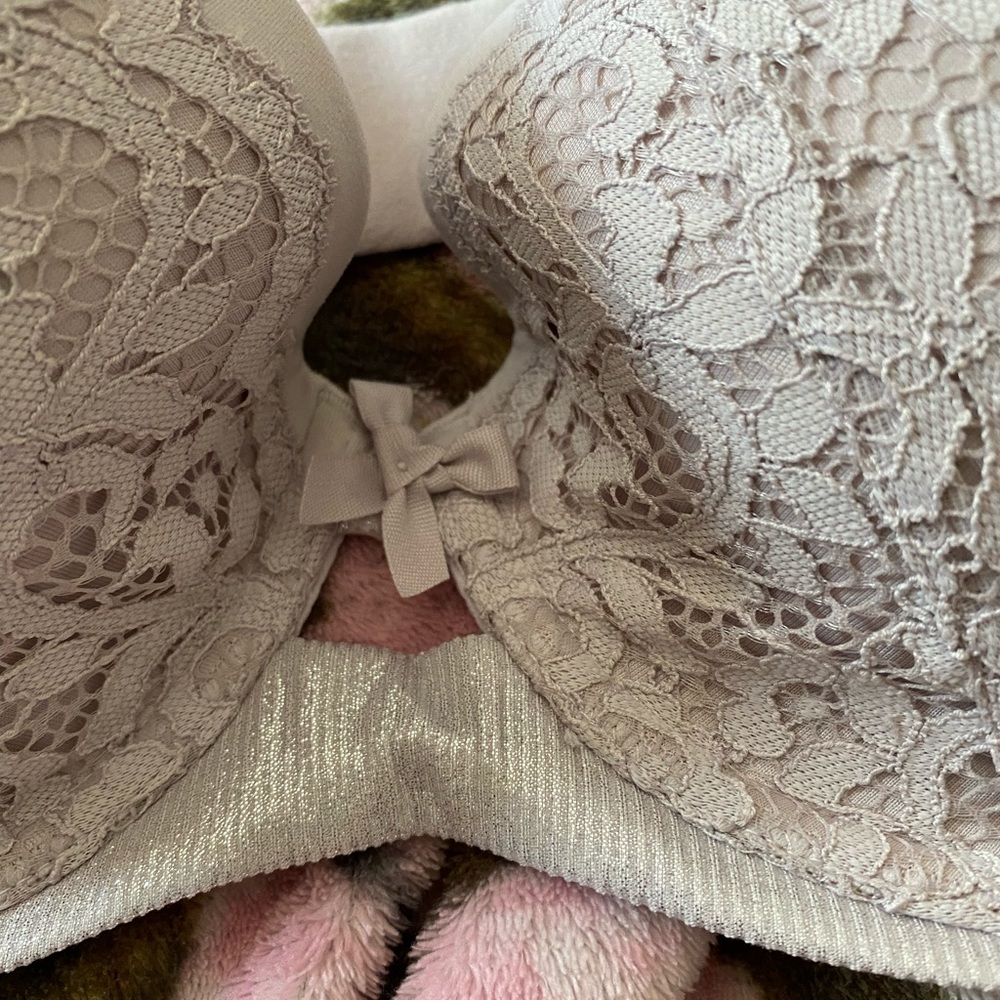 Victoria Secret Bra - Picture 10 of 10